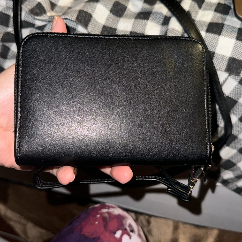Wristlet wallet